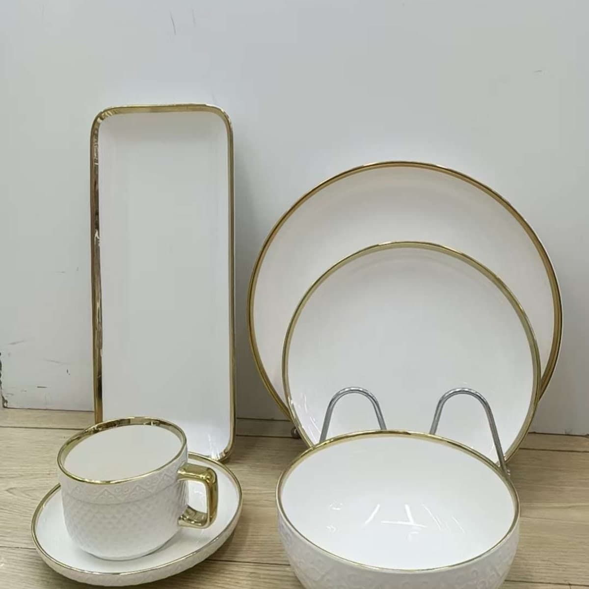 Color Box Ceramic Tableware Set, 32 Pieces alternate view